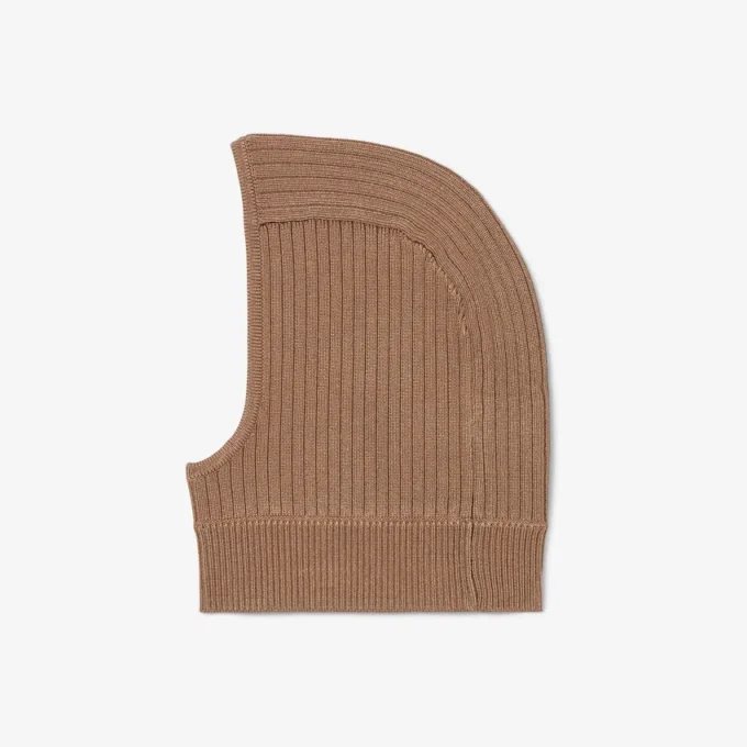 Balaclava i ribbestrikket design