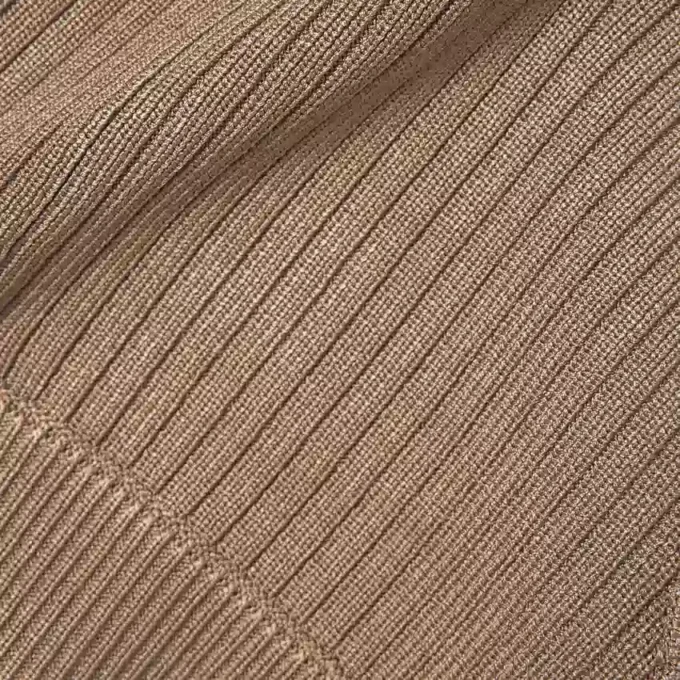 Balaclava i ribbestrikket design