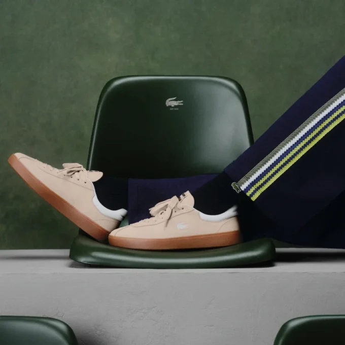 Baseshot-sneakers i semsket skinn for kvinner