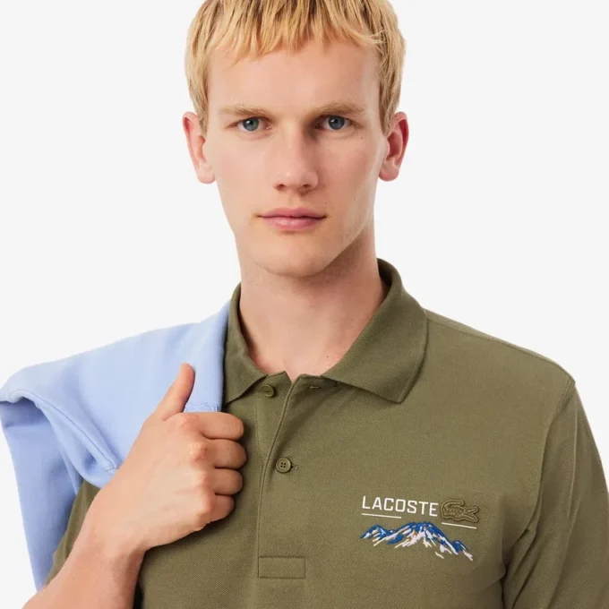 Herre-pologensere med klassisk passform og brodert motiv