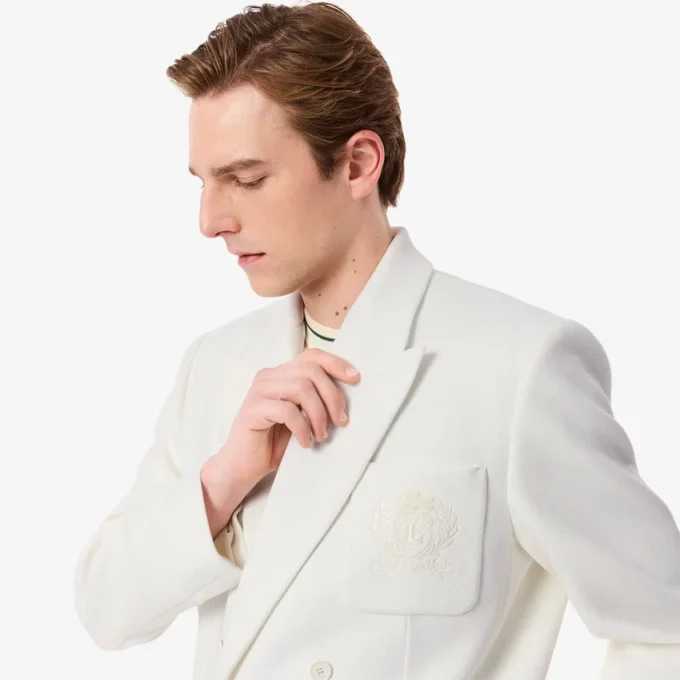 Herreblazer med dobbeltspent knappestolpe og brodert Heritage-merke