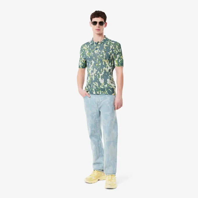 Herrejeans i rett snitt med trykt motiv