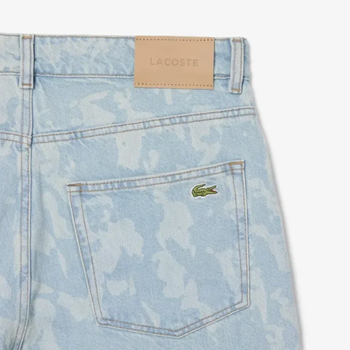 Herrejeans i rett snitt med trykt motiv