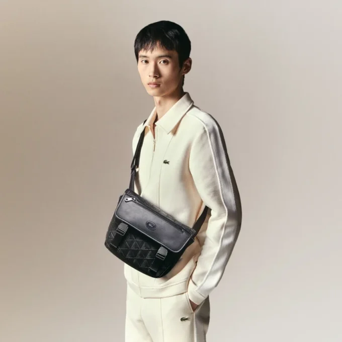 Liten messenger-veske med monogram