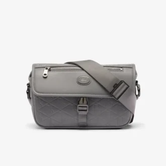 Liten skinnveske med klaff og monogram