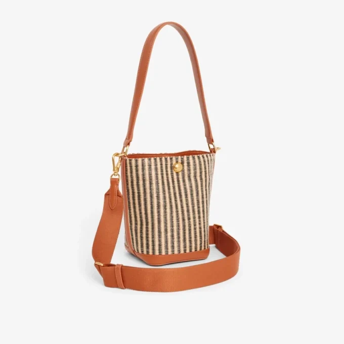 Liten sommerveske i raffia