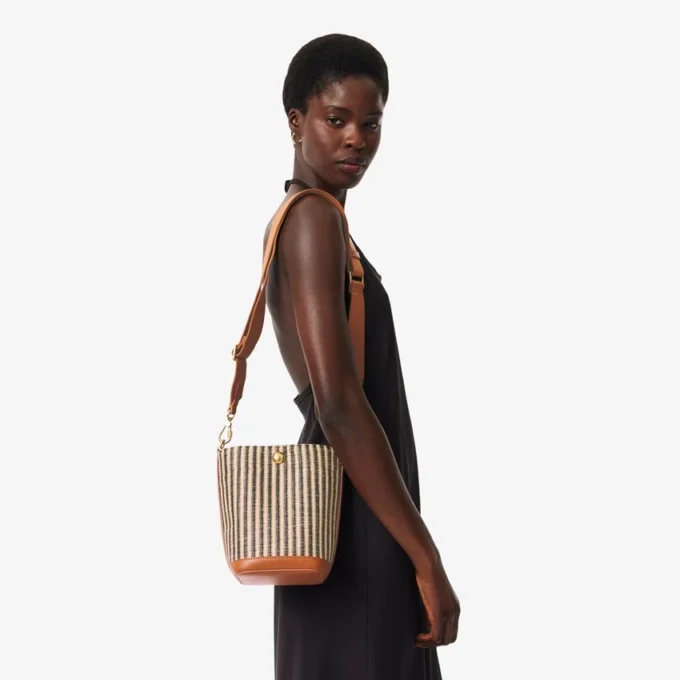 Liten sommerveske i raffia