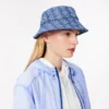 Monogram-buckethat for kvinner