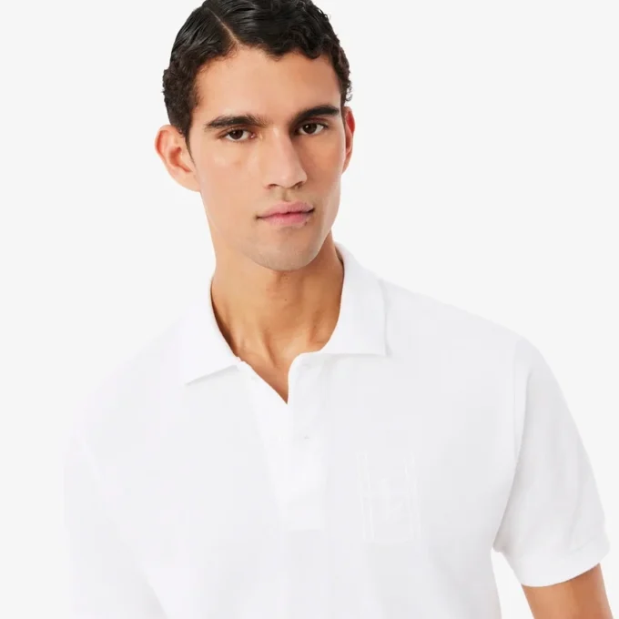 Petit Piqua-polo med klassisk passform og broderidetaljer