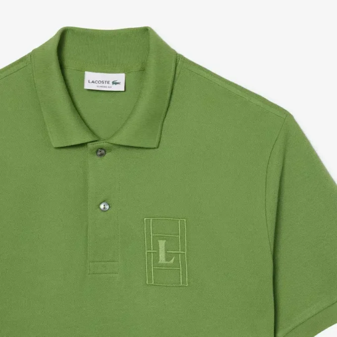 Petit Piqua-polo med klassisk passform og broderidetaljer