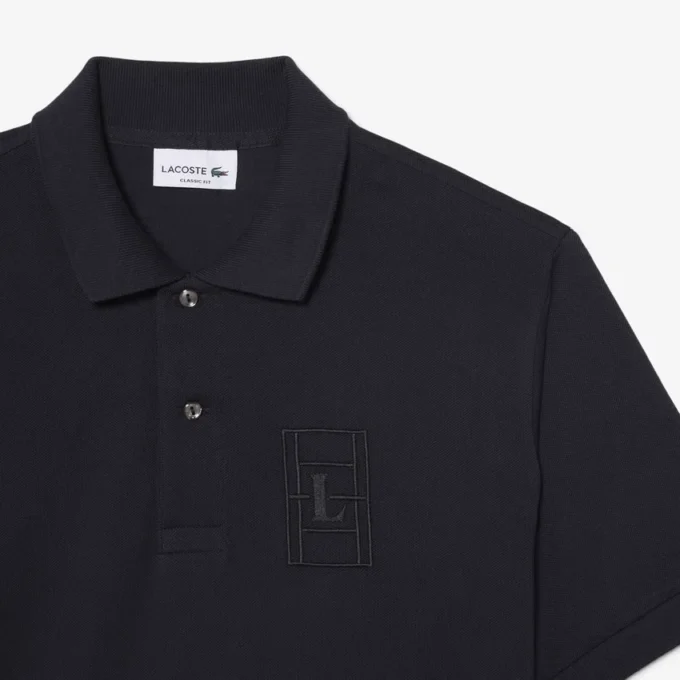 Petit Piqua-polo med klassisk passform og broderidetaljer