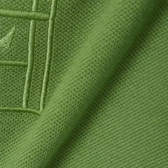 Petit Piqua-polo med klassisk passform og broderidetaljer