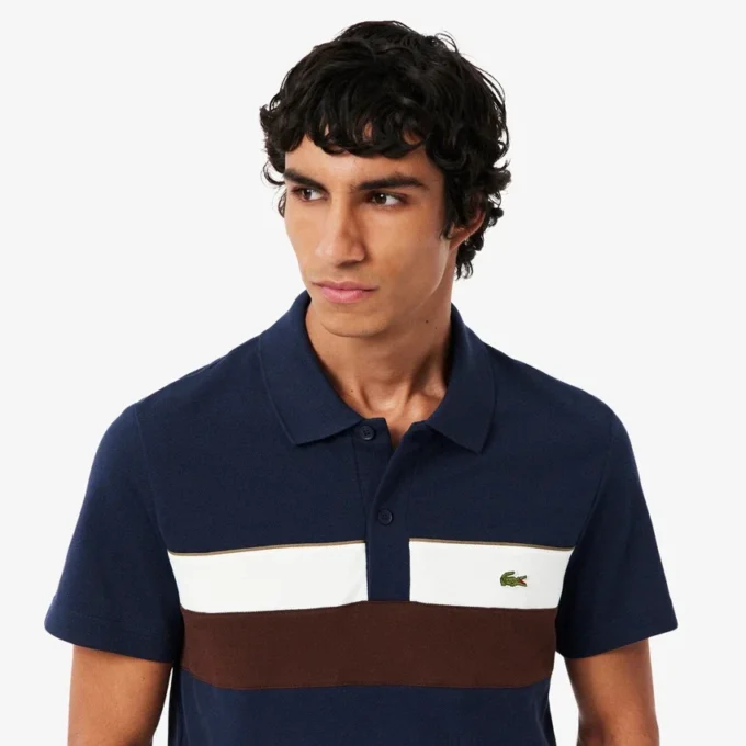Petit Piqua-pologensere for menn med regular fit og fargeblokker