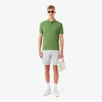 Polo med klassisk passform og preget logo