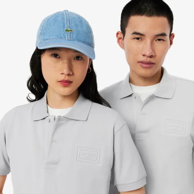 Polo med klassisk passform og preget logo