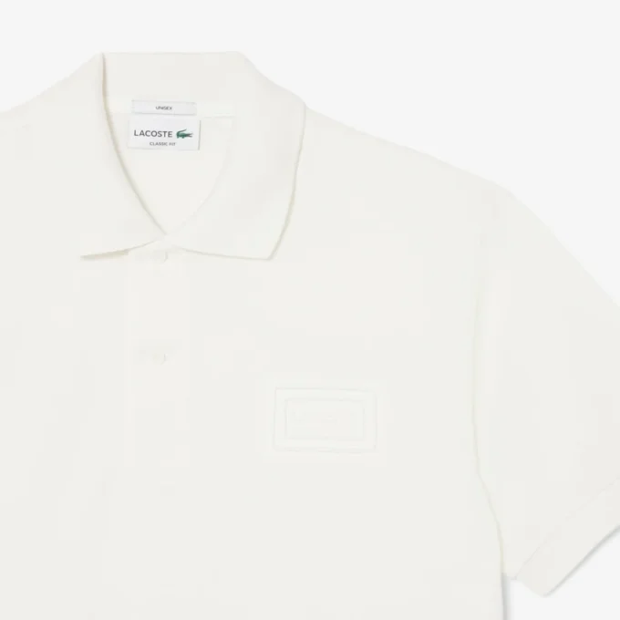 Polo med klassisk passform og preget logo