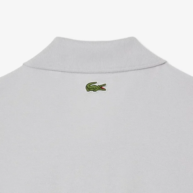 Polo med klassisk passform og preget logo