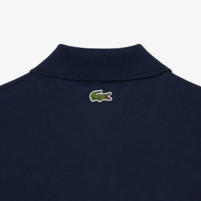Polo med klassisk passform og preget logo