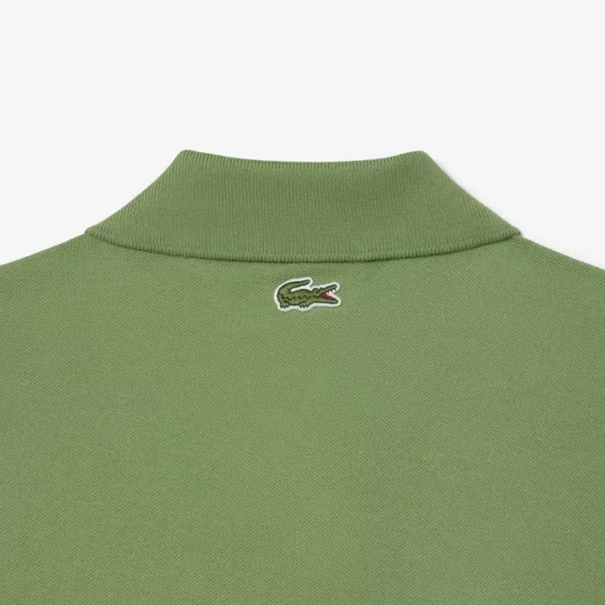 Polo med klassisk passform og preget logo