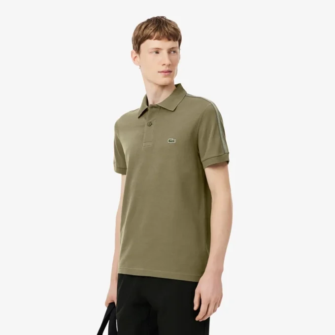 Polo med logo-stripe i normal passform
