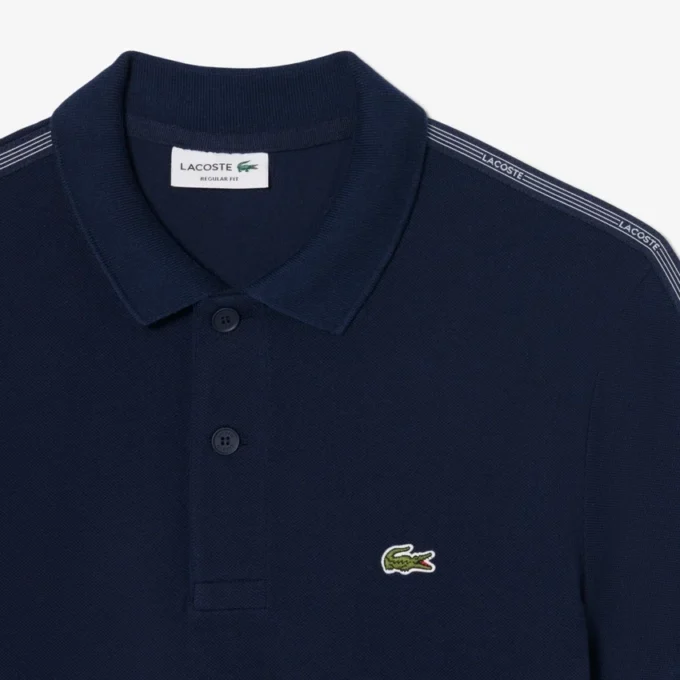 Polo med logo-stripe i normal passform