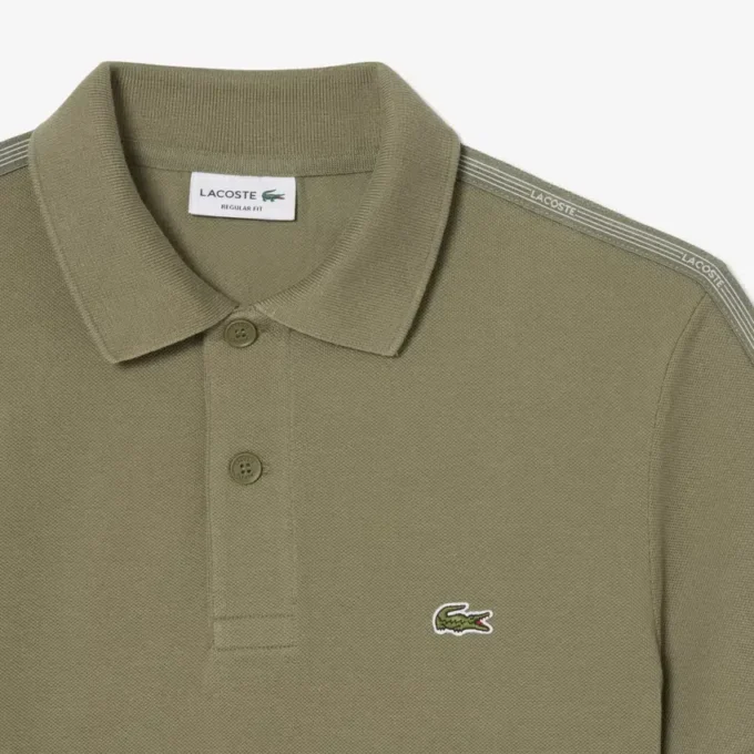Polo med logo-stripe i normal passform