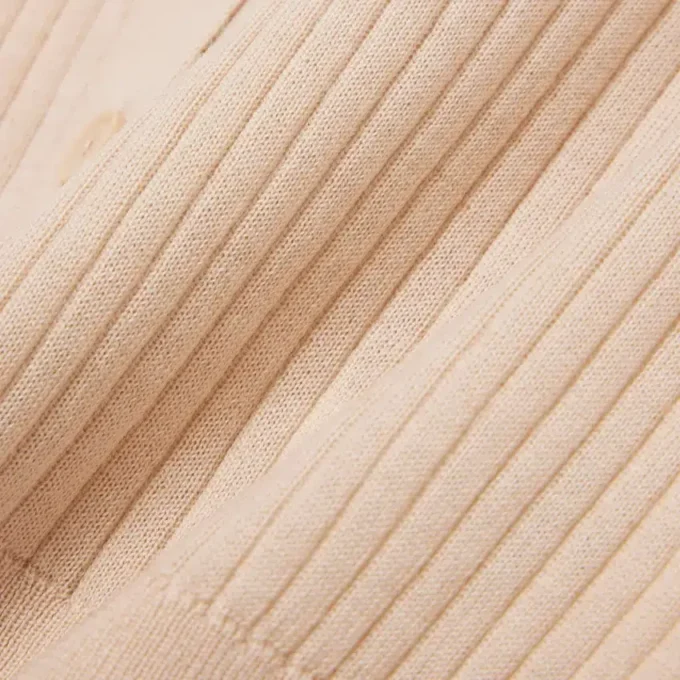 Ribbestrikket cardigan i merinoull for kvinner