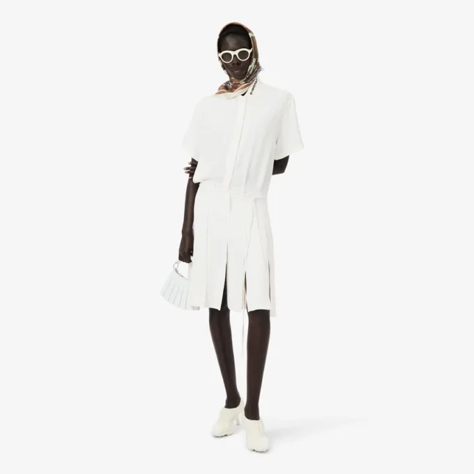Runway-pologenser med plissering og broderidetaljer