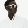 Runway-pologenser med plissering og broderidetaljer