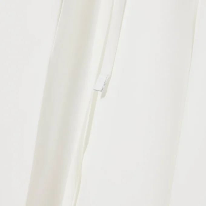 Runway-pologenser med plissering og broderidetaljer