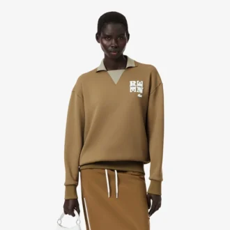 Runway-pologensere med krage og badge-detalj