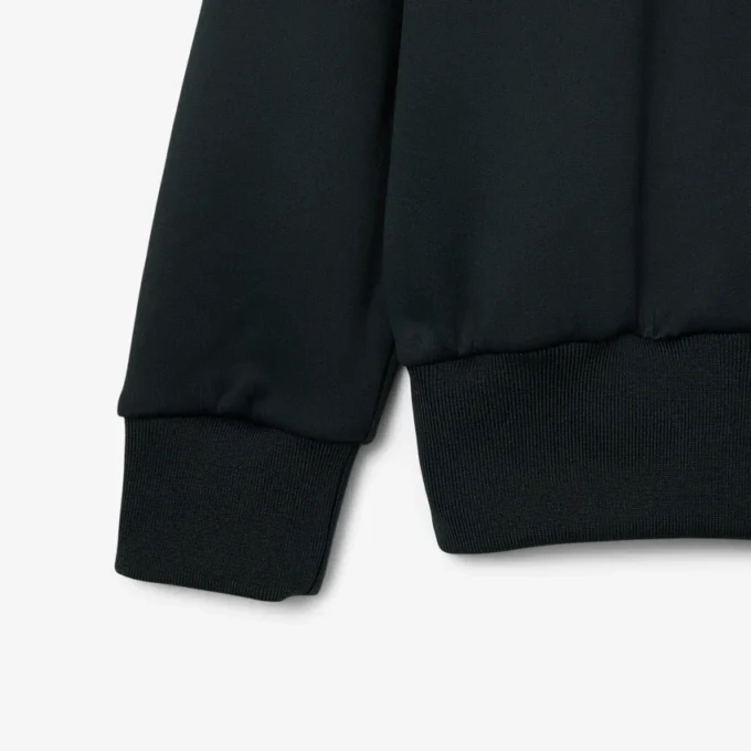 Runway-pologensere med krage og badge-detalj