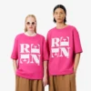 Runway Satin T-skjorte med grafisk trykk