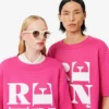 Runway Satin T-skjorte med grafisk trykk