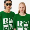 Runway Satin T-skjorte med grafisk trykk