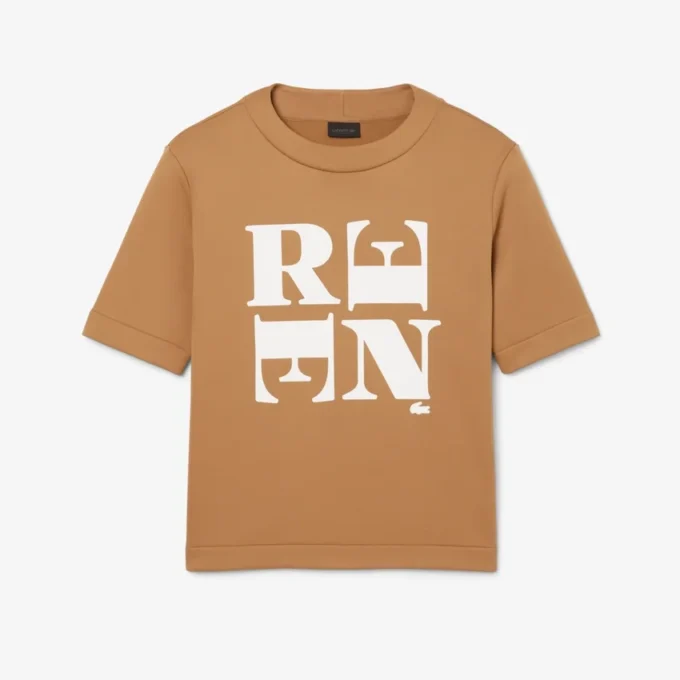 Runway Satin T-skjorte med grafisk trykk