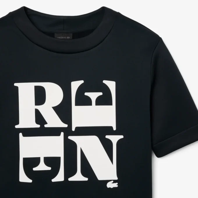 Runway Satin T-skjorte med grafisk trykk