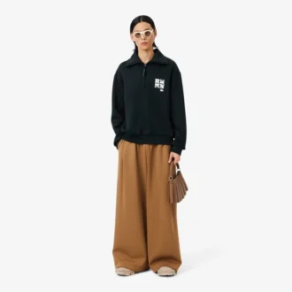Runway-sweatshirt med høy hals, glidelås og badge-detalj