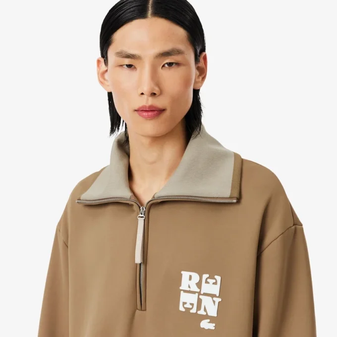 Runway-sweatshirt med høy hals, glidelås og badge-detalj