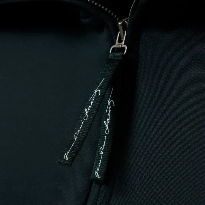 Runway-sweatshirt med høy hals, glidelås og badge-detalj