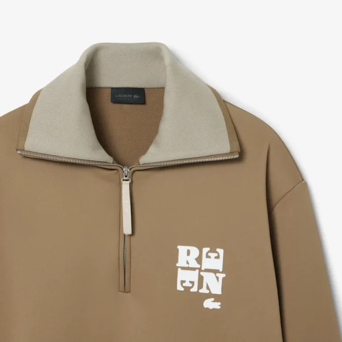 Runway-sweatshirt med høy hals, glidelås og badge-detalj