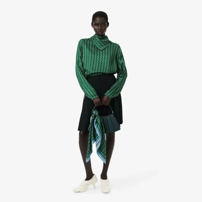 Silketørkle med catwalk-trykk