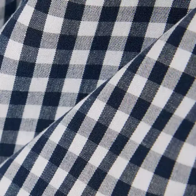 Skjorte i rutete poplin med normal passform