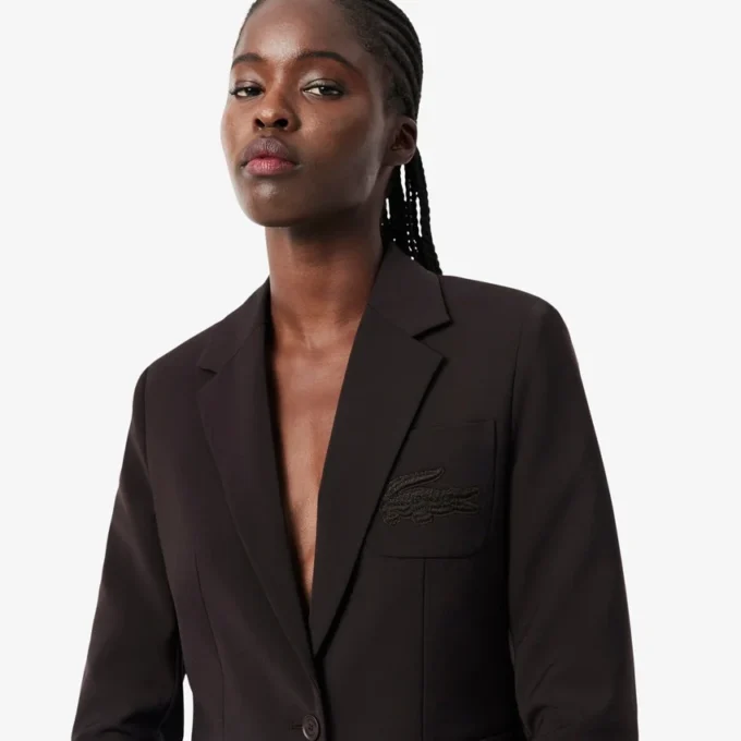 Slim fit-blazer i ull med brodert logo for kvinner