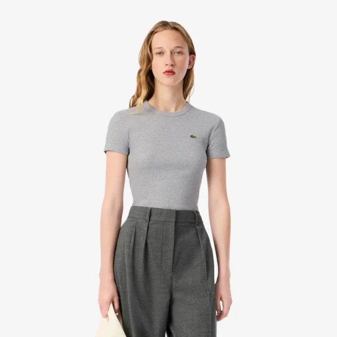 Slim fit ribbet bomulls-T-skjorte for kvinner