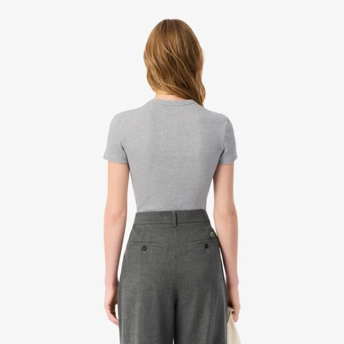 Slim fit ribbet bomulls-T-skjorte for kvinner
