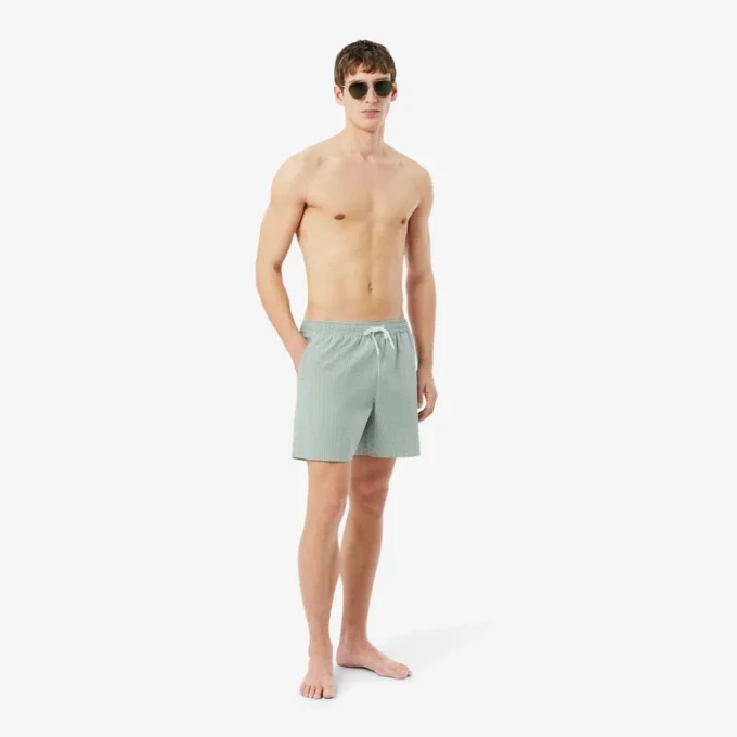 Stripete badetrunks i mellomlengde med struktur for menn