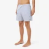 Stripete badetrunks i mellomlengde med struktur for menn