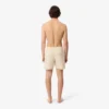 Stripete badetrunks i mellomlengde med struktur for menn