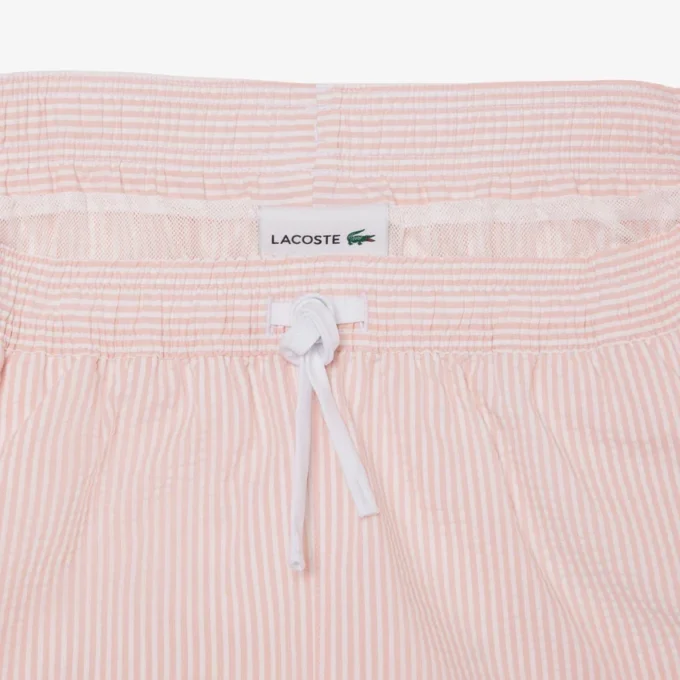 Stripete badetrunks i mellomlengde med struktur for menn